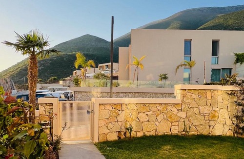 Jala House | Vila Mara