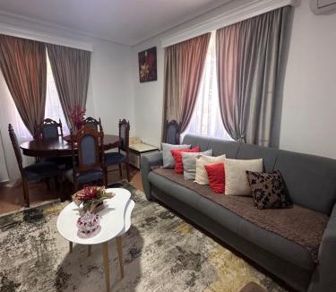 Piqeras Apartment | Vila Mema 2
