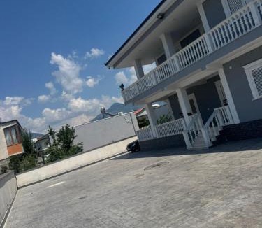 Kamez Villa | Vila Muhadri