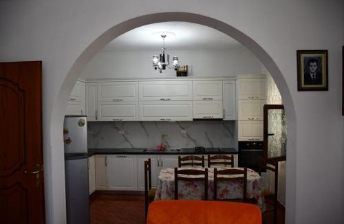 Sakës House | Vila Rrozhani