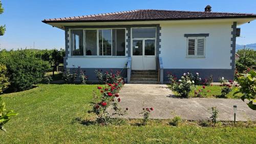 Sakës House | Vila Rrozhani