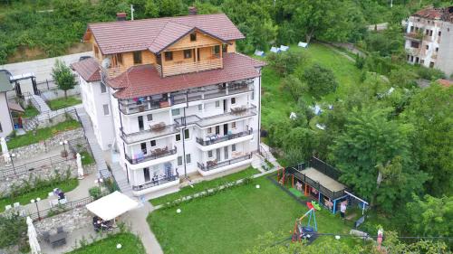 Pejë Hotel | Vila Tigani