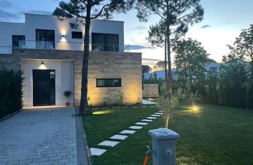 Ishem Villa | Villa 7 SanPietro