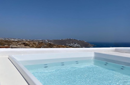 Agios Ioannis Villa | Villa Adelfia with private hot tub