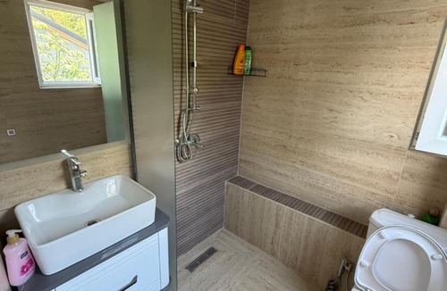 Lubizhdë House | Villa Adushi