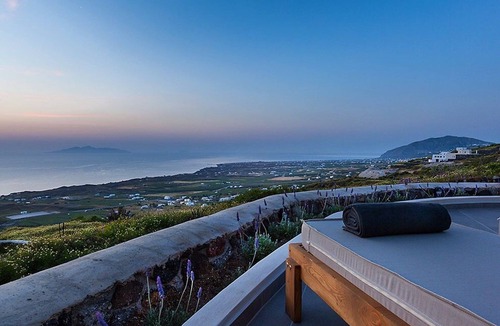 Imerovigli Villa | Villa Aethera Sunrise Imerovigli | Sea Views | Short Walk to Caldera Views
