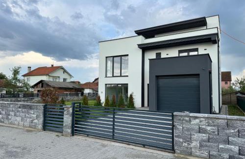 Sllatina e Madhe House | Villa Alberti Residenc