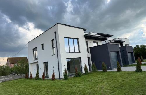 Sllatina e Madhe House | Villa Alberti Residenc
