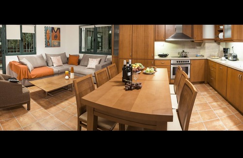 Hersonissos Centre Villa | Villa Alma Hersonissos/Infinity natural salty pool/just 4 min walk to the beach