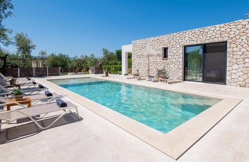 Kalamaki Villa | Villa Alni by Villa Plus