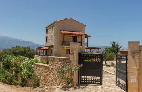 Plaka Villa | Villa Amfithea - BY APOKORONAS VILLAS