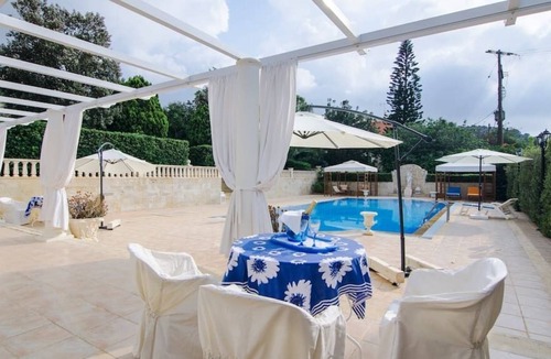 Skotino Villa | Villa Aphrodite- Communal Pool-WiFi-A/C