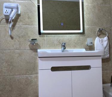 Vlore House | Villa Bailey