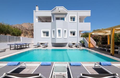 Kiotari Villa | Villa Bella with Private Pool and Hot Tub