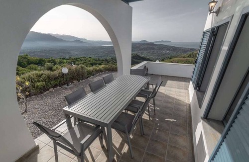 Kastellos Villa | Villa Bella-Your Perfect Oriental Greek Experience