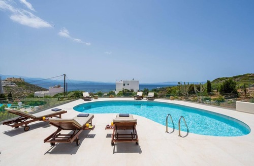 Stavros Villa | Villa Bluebell Vrbo OTA