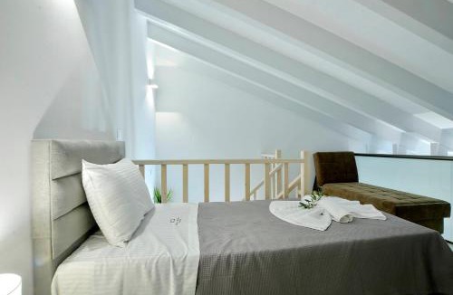Dafnata Villa | Villa Bratou Aqua Sleeps 4 with Garden