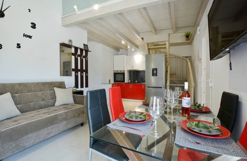 Dafnata Villa | Villa Bratou Aqua Sleeps 4 with Garden