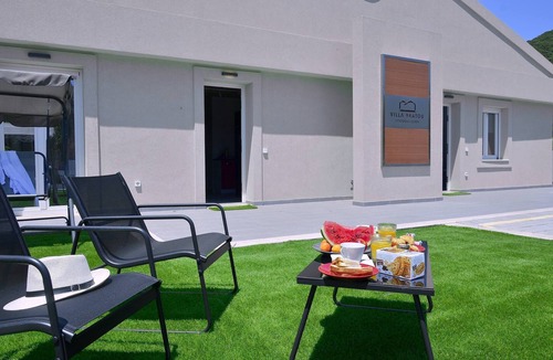 Dafnata Villa | Villa Bratou Aqua Sleeps 4 with Garden