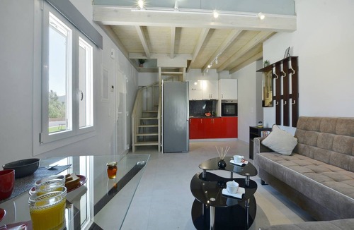 Dafnata Villa | Villa Bratou Terra Sleeps 2 with Garden