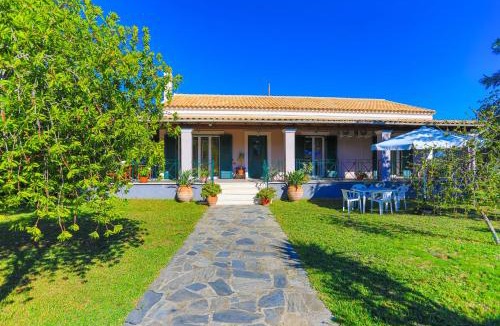 Petaleia Villa | Villa ChrisDina