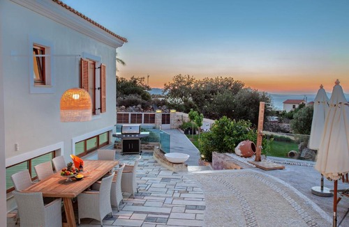Prines Villa | Villa Delfini - Elevated Sea Views by etouri