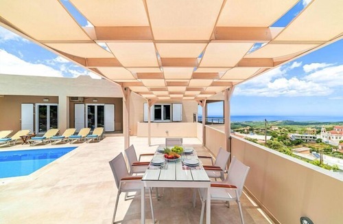 Kournas House | Villa di Giorgio Heated Pool