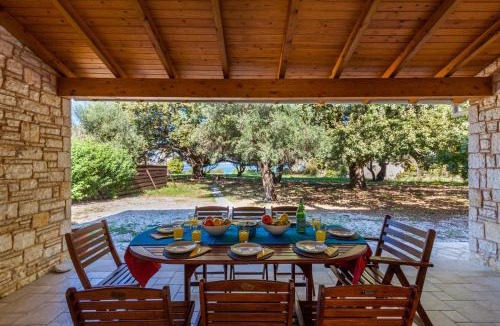 Kassiopi Villa | Villa Dimitris Beach