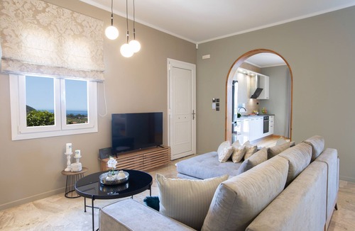 Frinion House | Villa Dimitris - The House Experience