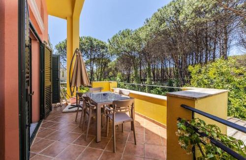 Golem Villa | Villa Dita Qerret Relaxing Beachfront Stay by PikHost