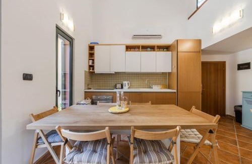 Golem Villa | Villa Dita Qerret Relaxing Beachfront Stay by PikHost