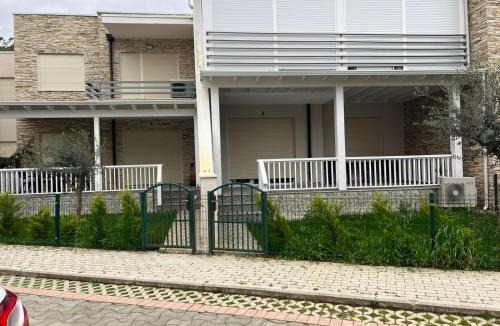 Ishem Villa | Villa DOLCE VITA Lalzi Bay - Beach House