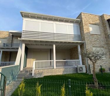 Ishem Villa | Villa DOLCE VITA Lalzi Bay - Beach House