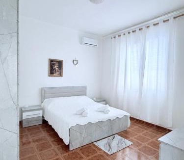Vlore House | Villa Dora Vlore - Spacious Villa 3 Bedrooms 3 Baths, Private Parking, Beach 10 min