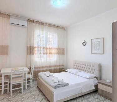 Vlore House | Villa Dora Vlore - Spacious Villa 3 Bedrooms 3 Baths, Private Parking, Beach 10 min