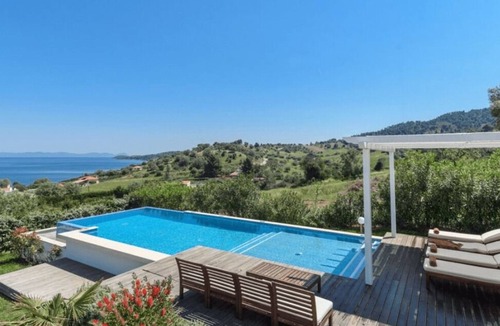 Paliouri House | Villa Ekavi by Fantasia Villas