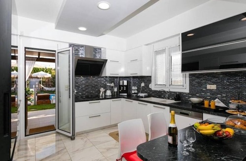 Pigianos Kampos Villa | Villa Elena Beach with 2 bedrooms, Heated Pool & Jacuzzi just 70m from Sea