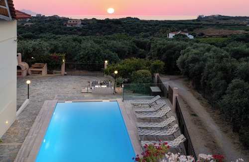 Chorafakia Villa | Villa Elihrisos-Quiet & Spacious Villa | Large Private Heated Pool & Hot Tub