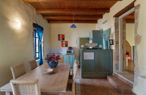Plaka Villa | Villa Epavlis - Three Bedroom Villa, Sleeps 6