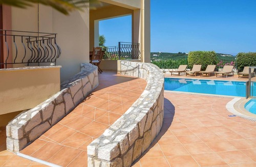 Kato Stalos Villa | villa few mins to beach & restaurants & bars
