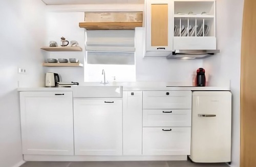 Finiki Apartment | Villa 'Grannys 1' with Mountain View, Wi-Fi and Air Conditioning