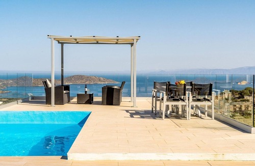 Agios Nikolaos House | Villa in Elounda with Ocean Views & Pool