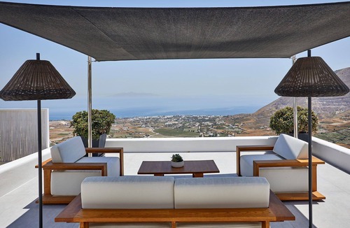 Santorini Villa | Villa Kenan with pool & jacuzzi - My Rental Homes