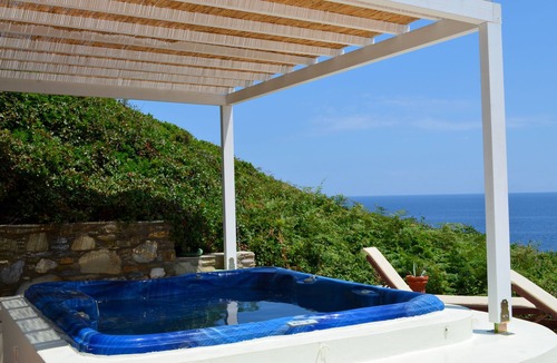 Skopelos Town Villa | Villa Kyma at Vathias Beach