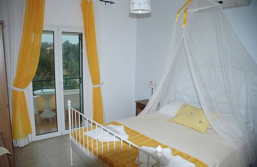 Gazatika Villa | Villa Lemon in Poulades