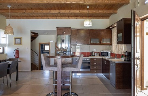 Platanias Town Villa | Villa Lemonia - Two Bedroom Villa, Sleeps 4
