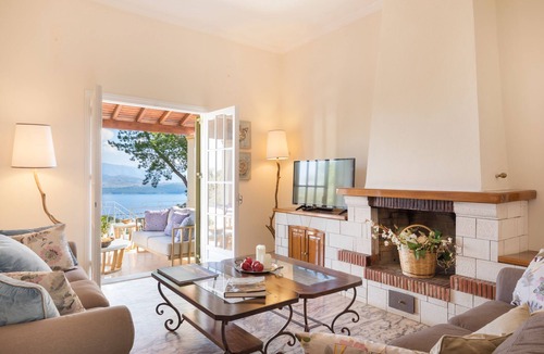 Petaleia Villa | Villa Leondari by Rodostamo Collection