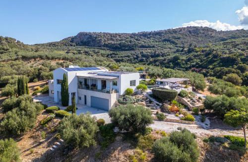 Platanias Town Villa | Villa Lucy by PosarelliVillas
