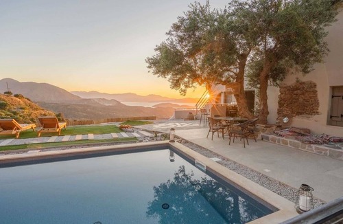 Pefki Villa | Villa Maestoso - Private olive grove - Pool