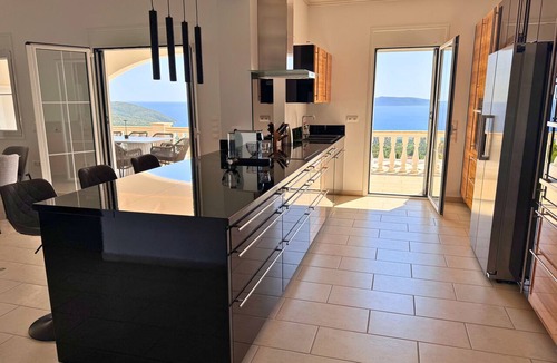 Grizokambos House | Villa Mandola, exclusive dream villa with pool and sea views in Finikounda